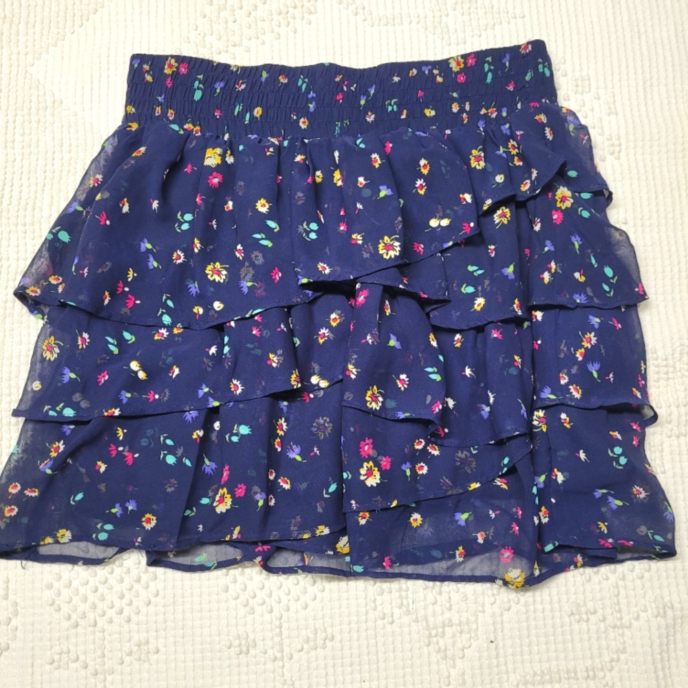 American Eagle Outfitters Floral Ruffle Skirt in Navy Blue, Size Medium M